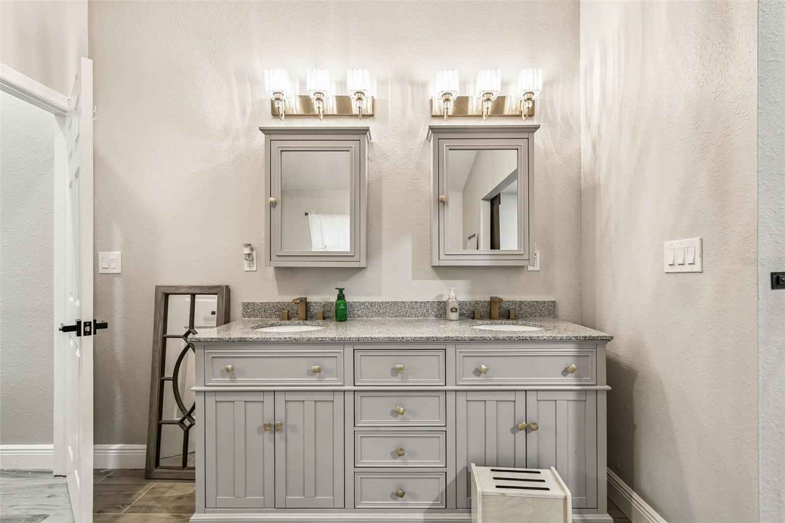 OAKRIDGE ESTATES - Residential