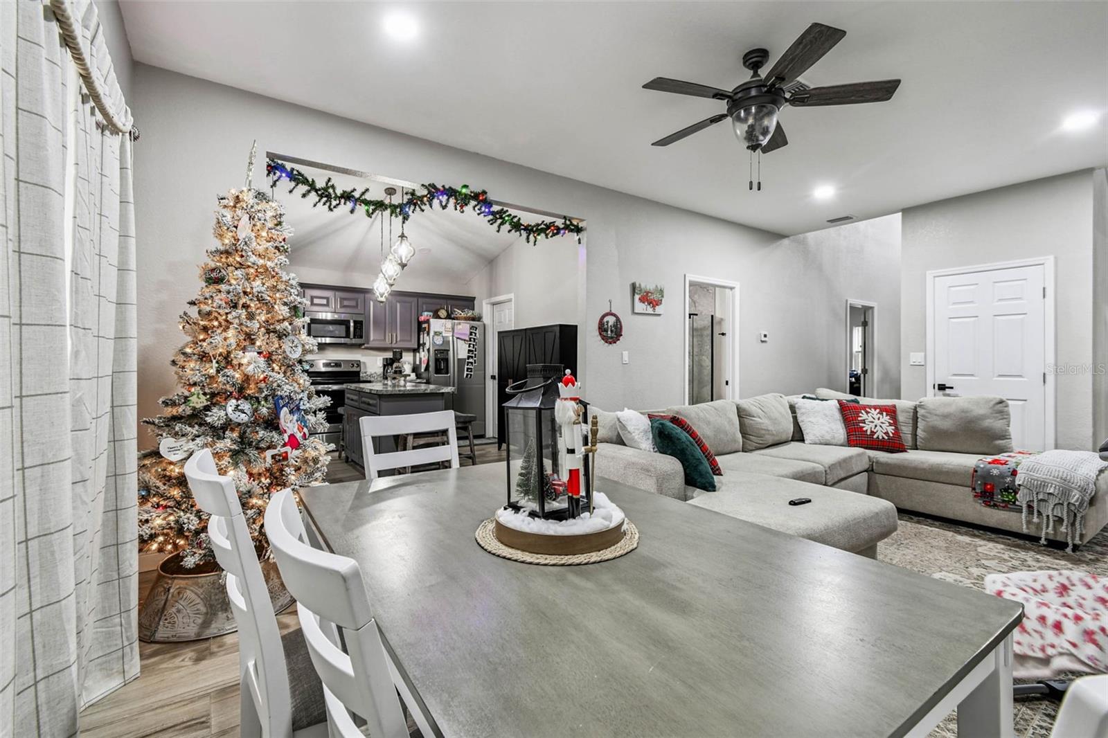 OAKRIDGE ESTATES - Residential