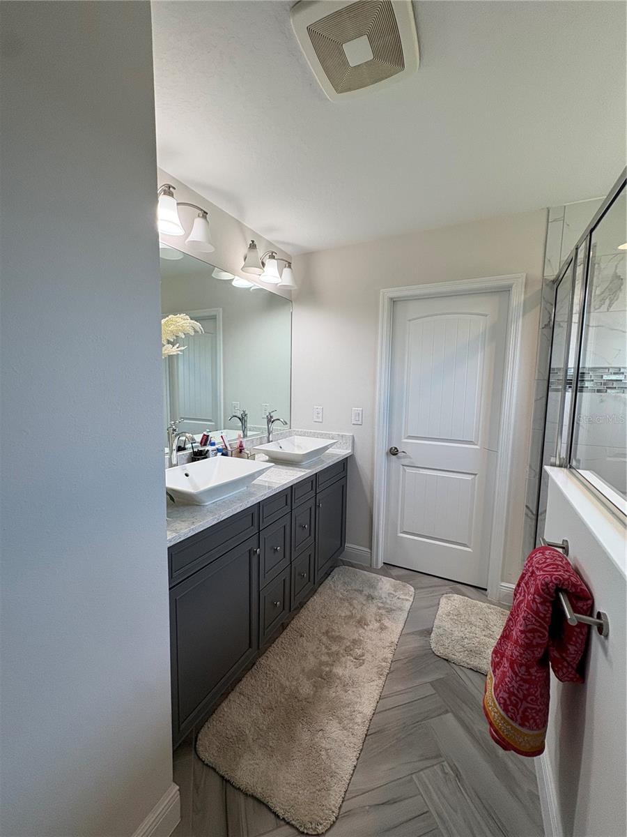 BAND D HAWKSTONE PH 2 - Residential Lease