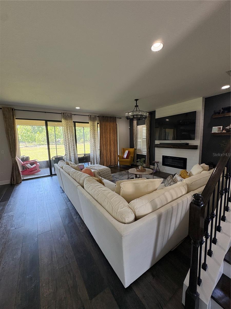 BAND D HAWKSTONE PH 2 - Residential Lease