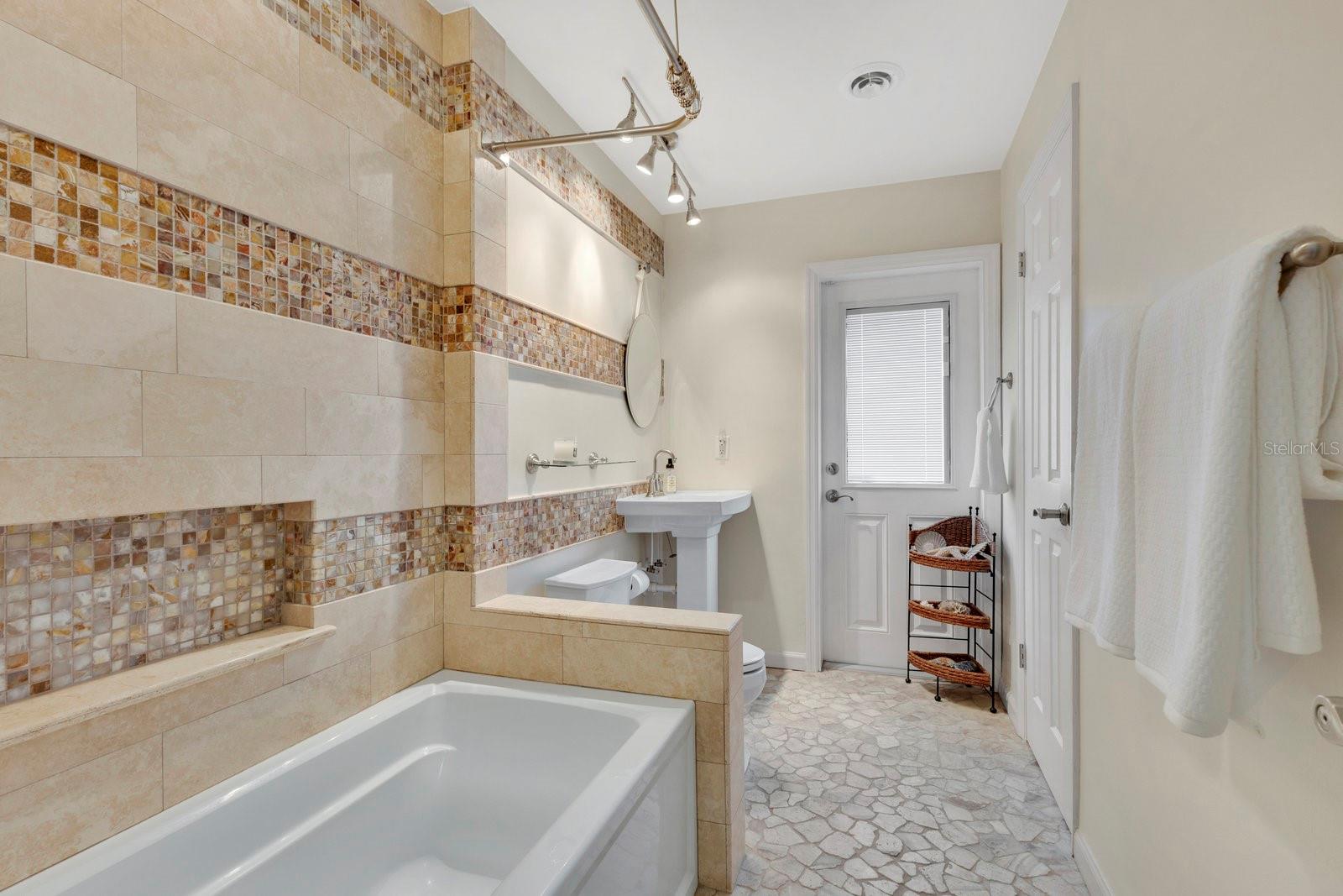 KENILWORTH SHORES SEC 06 - Residential