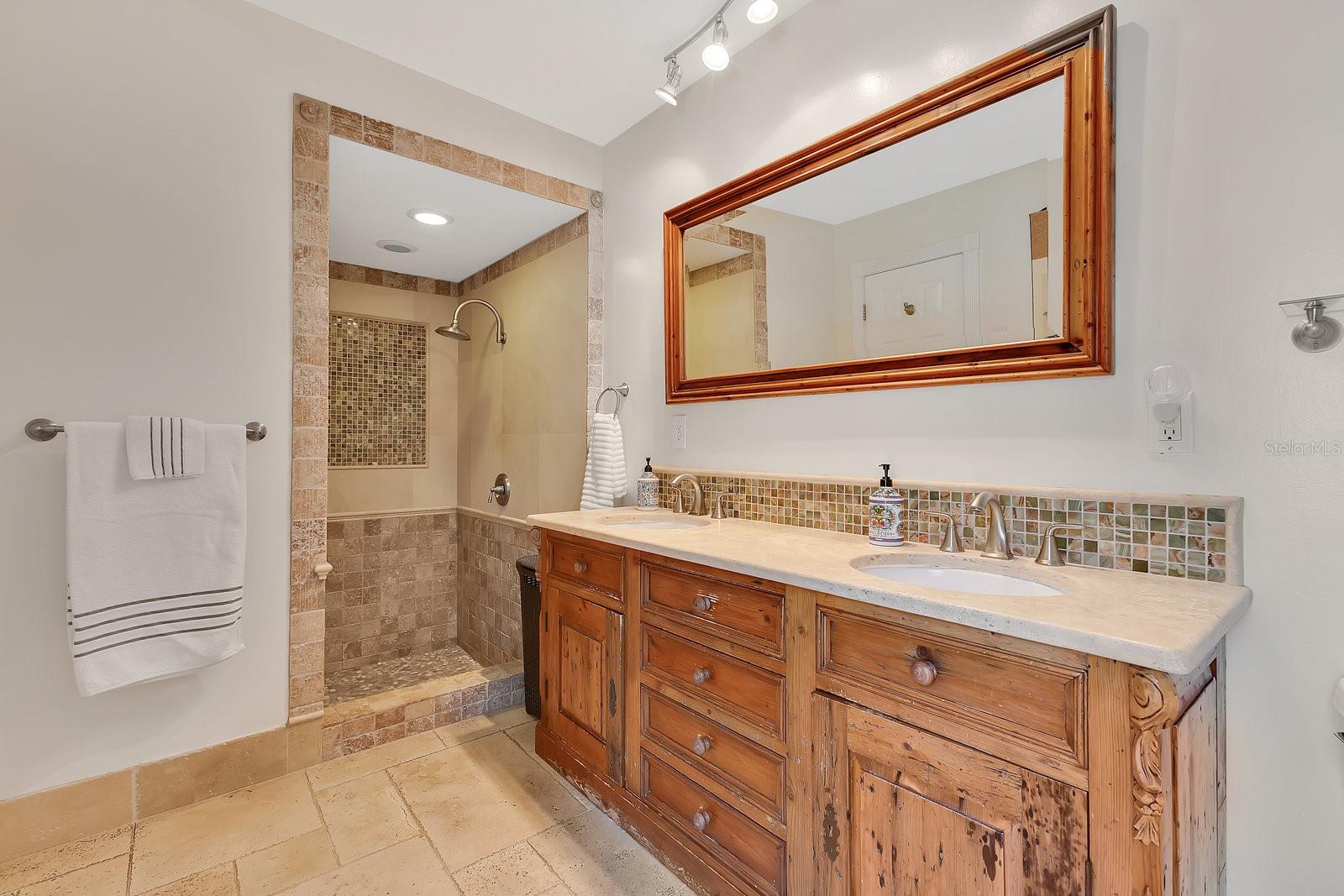 KENILWORTH SHORES SEC 06 - Residential