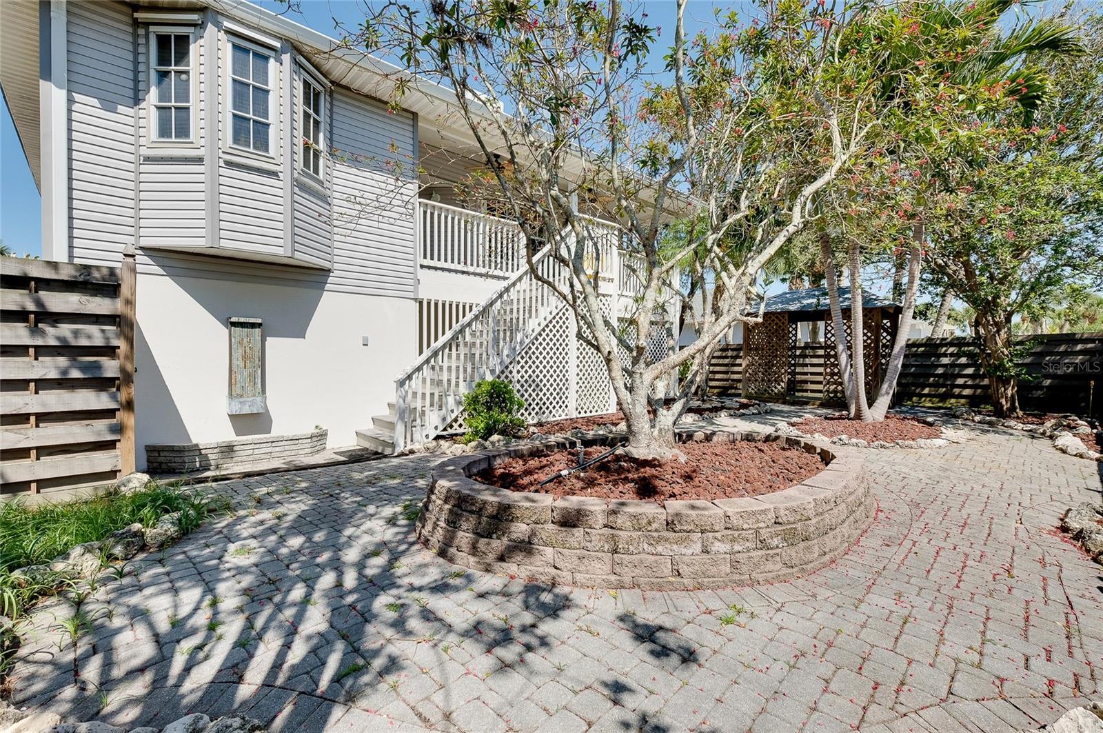 610 ALLIGATOR DRIVE
