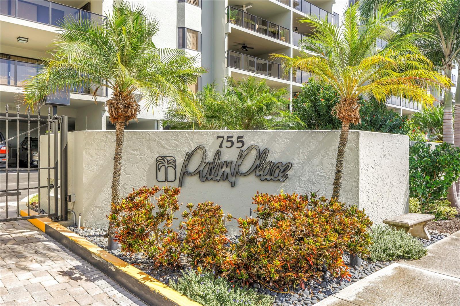 PALM PLACE - Residential