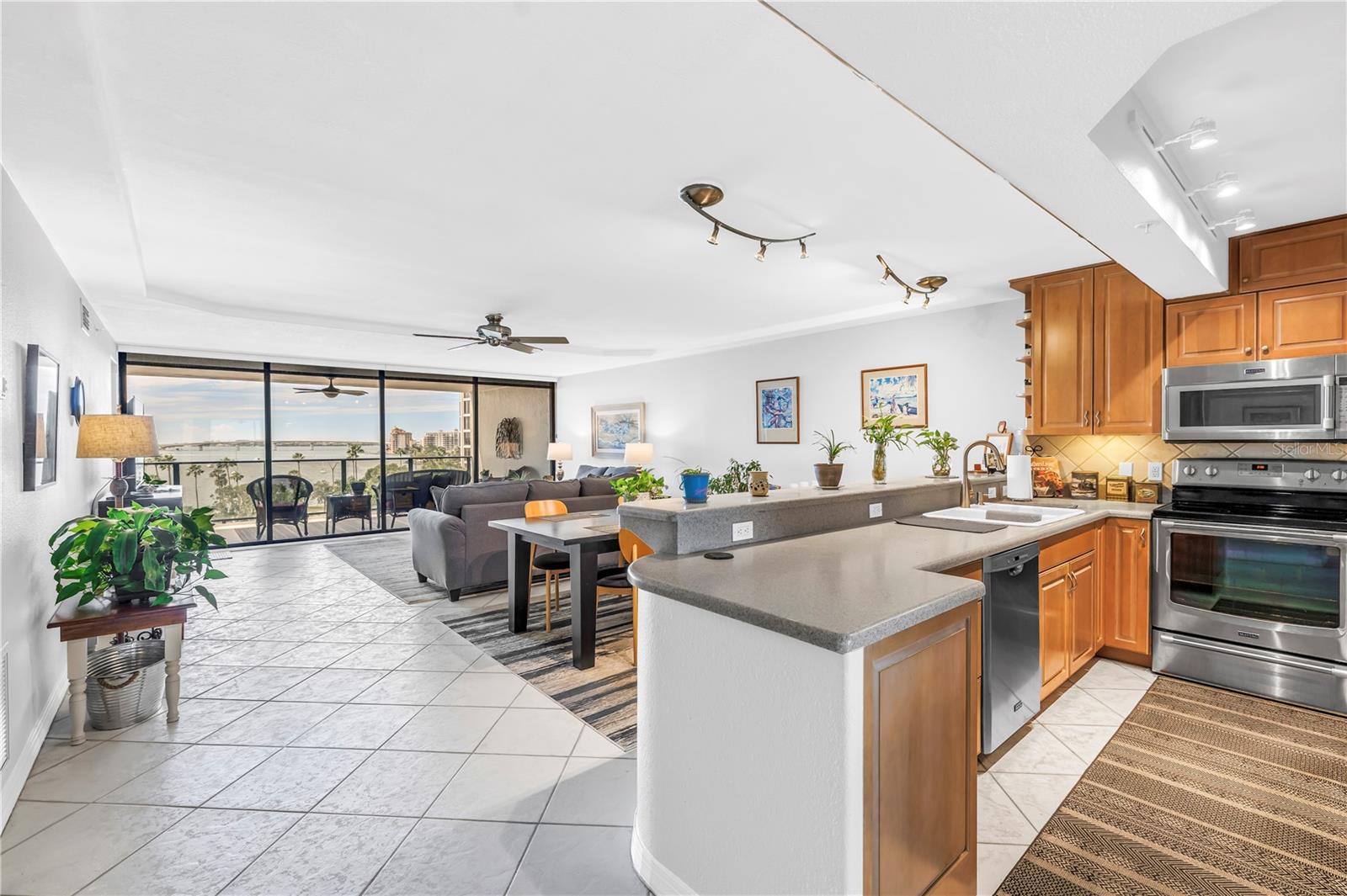 PALM PLACE - Residential