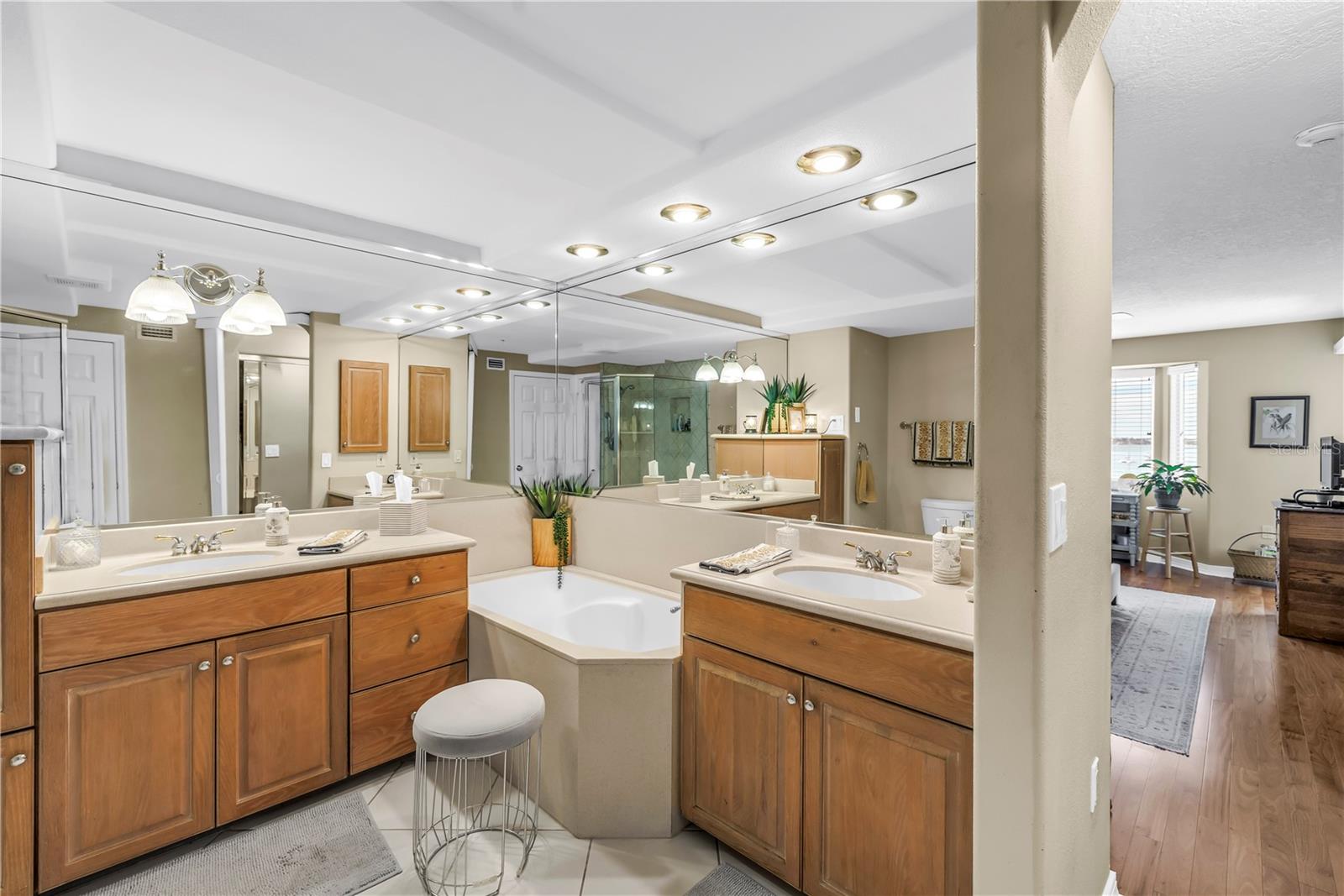 PALM PLACE - Residential