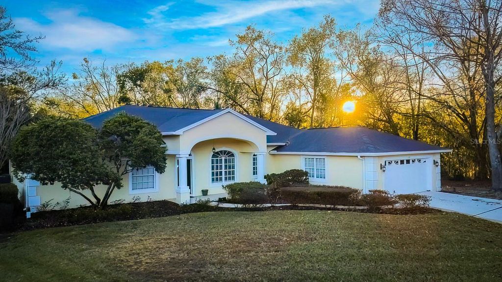 Photo of 814 Brantenburg Way, Lutz, FL 33548 (MLS # TB8480308)