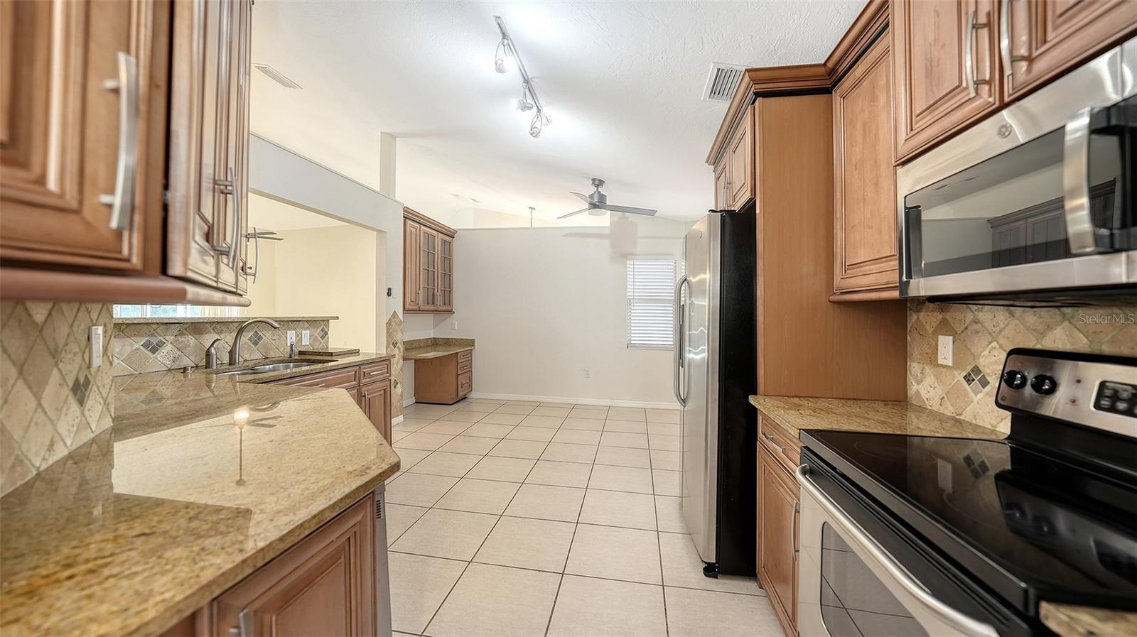 3414 CRYSTAL LAKE CT