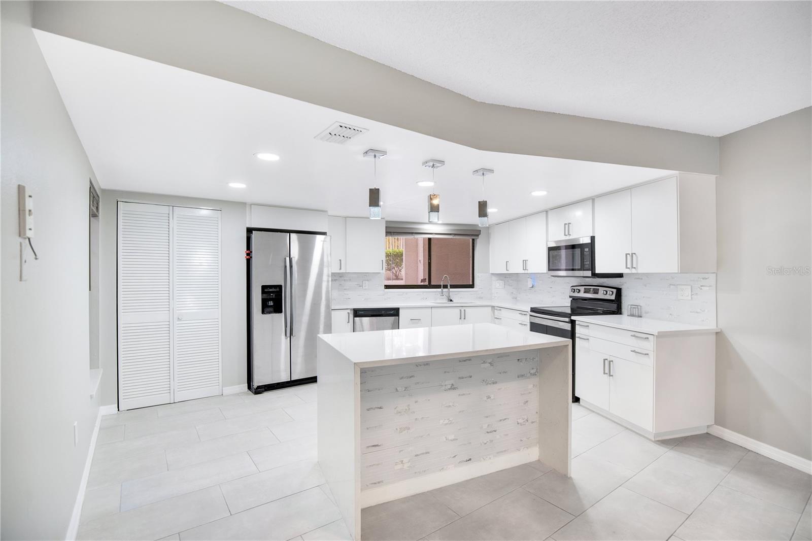 1054 LOTUS COVE COURT 612