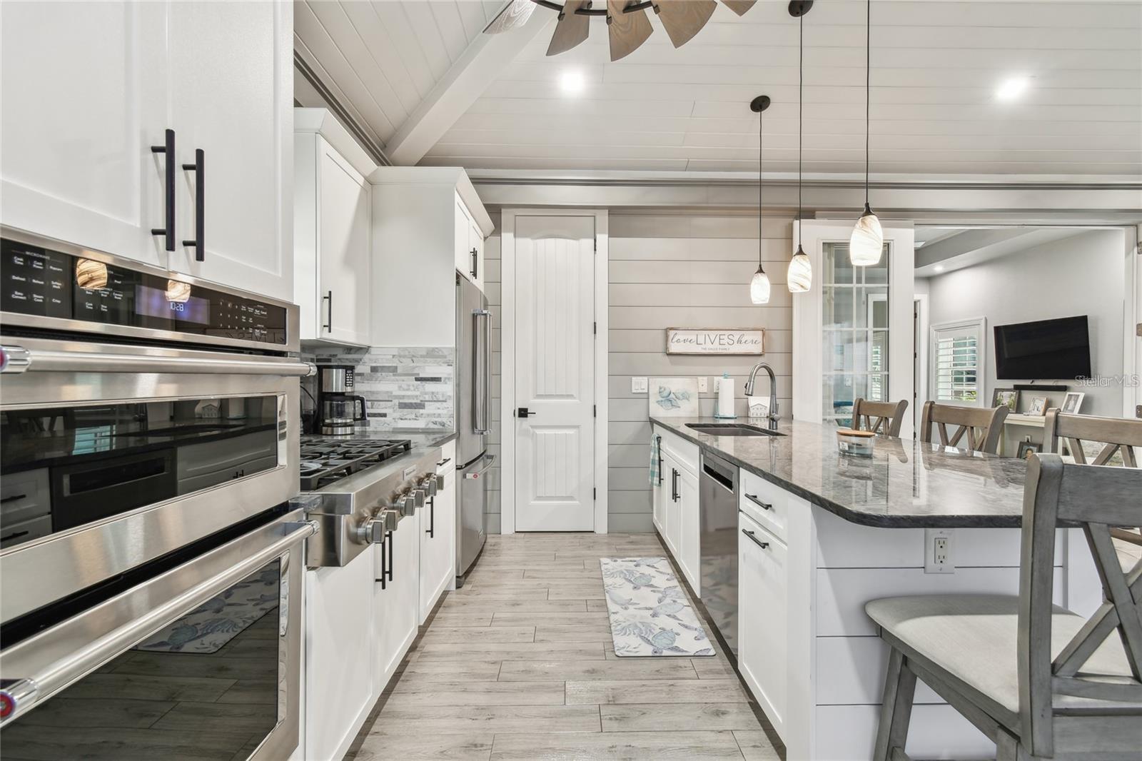 THORNTON CRK MOTORCOACH RESIDENCE - Residential