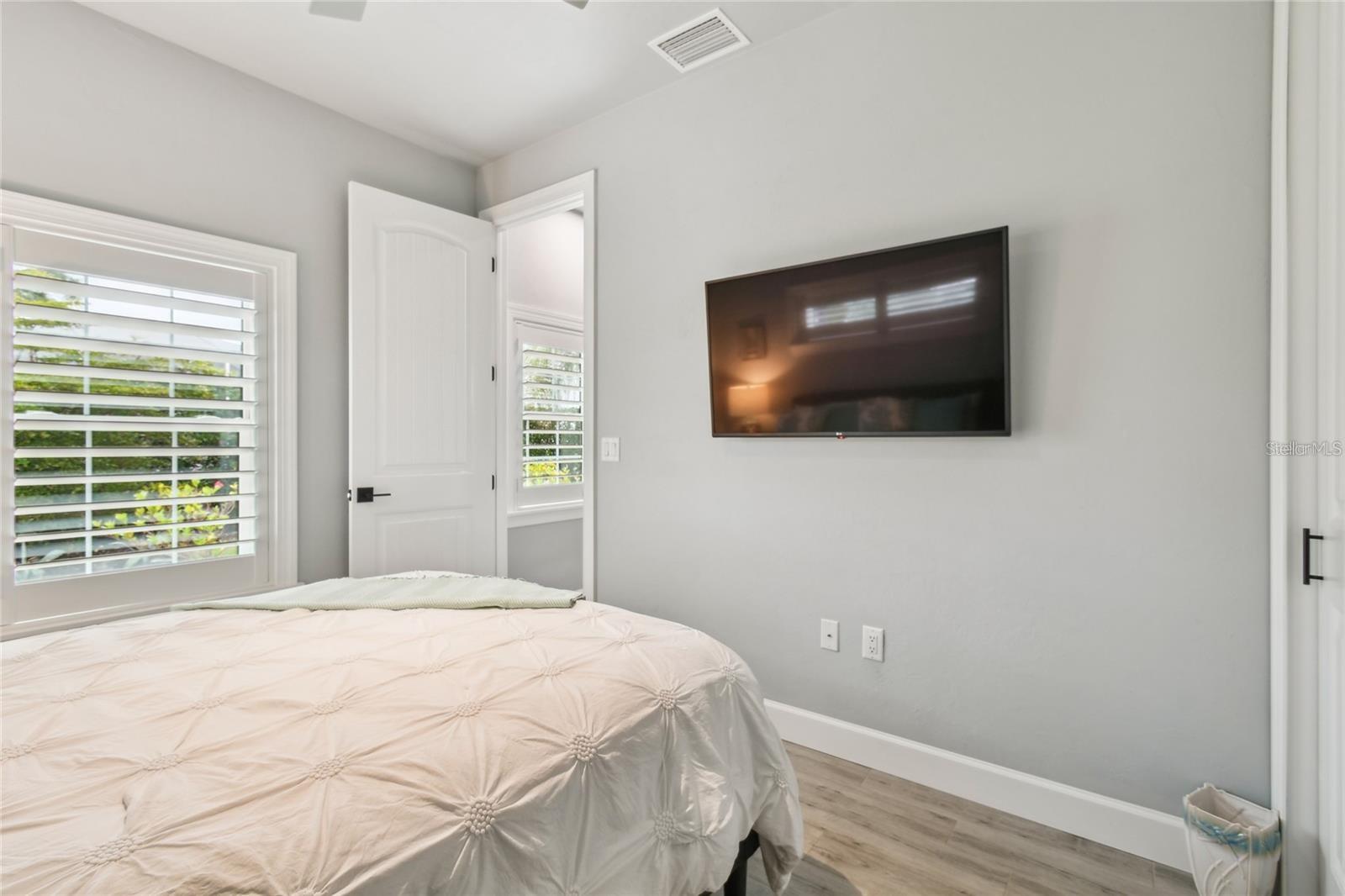 THORNTON CRK MOTORCOACH RESIDENCE - Residential