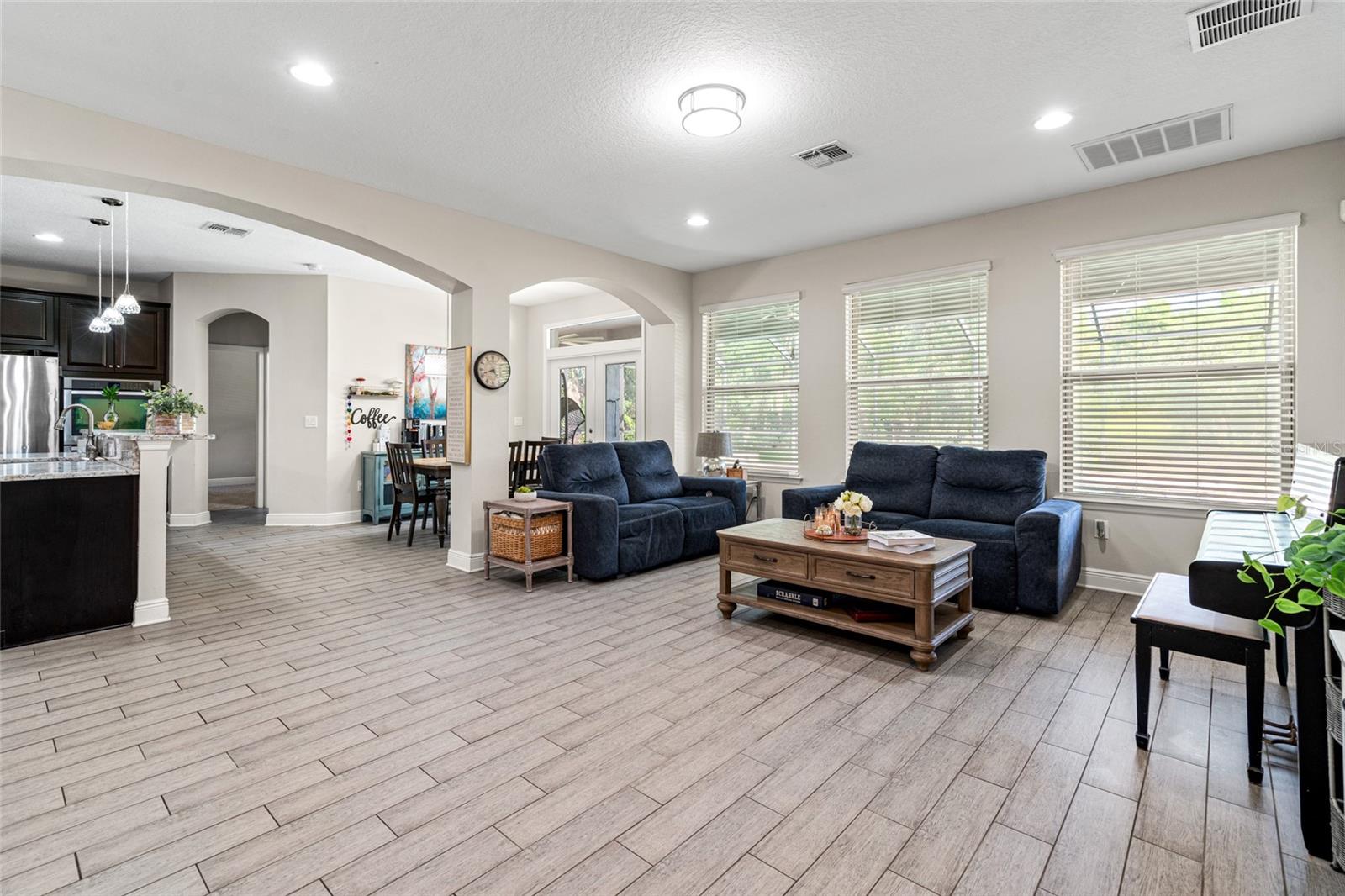 WELLINGTON MANOR PH 2 - Residential