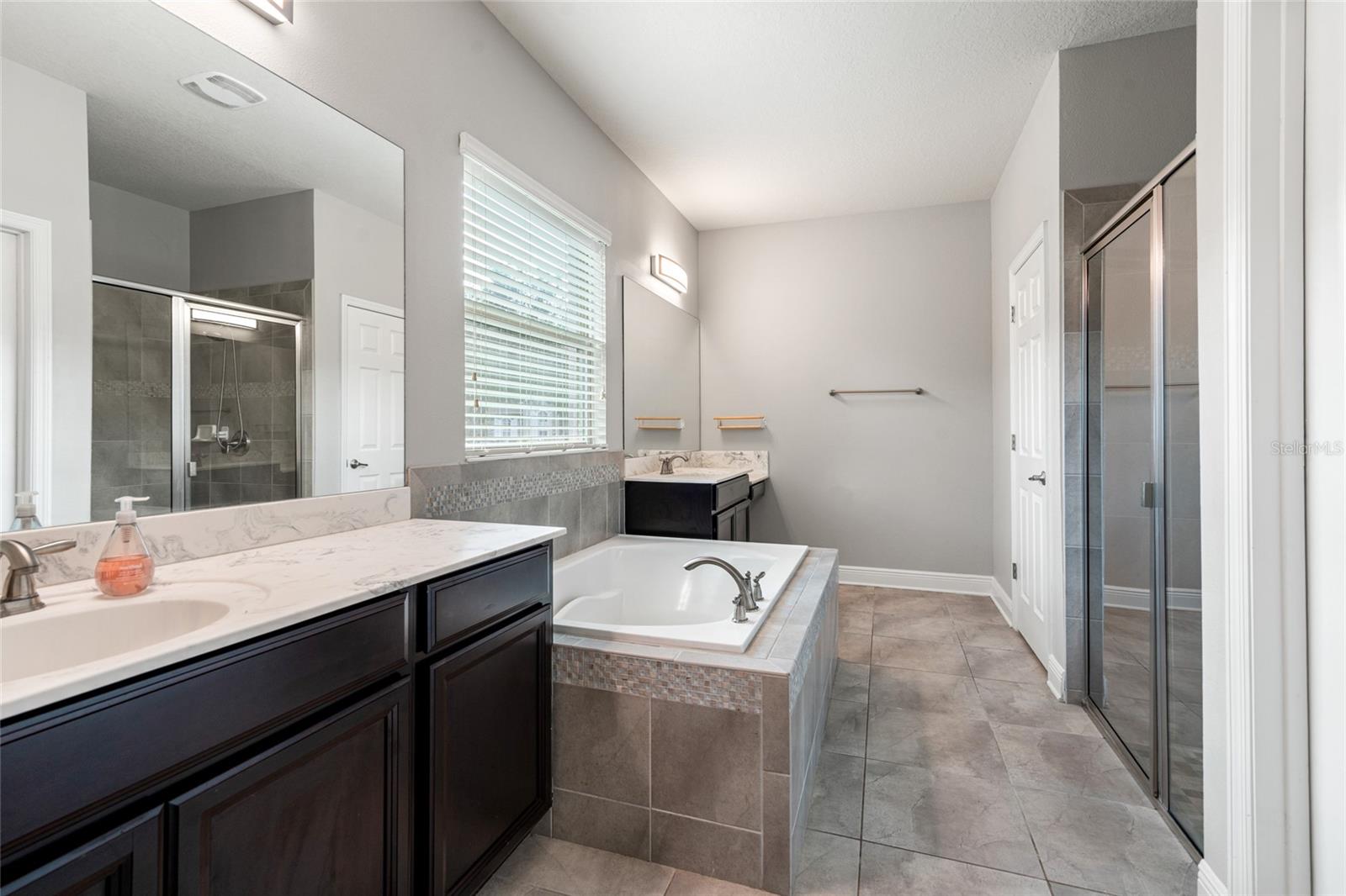 WELLINGTON MANOR PH 2 - Residential