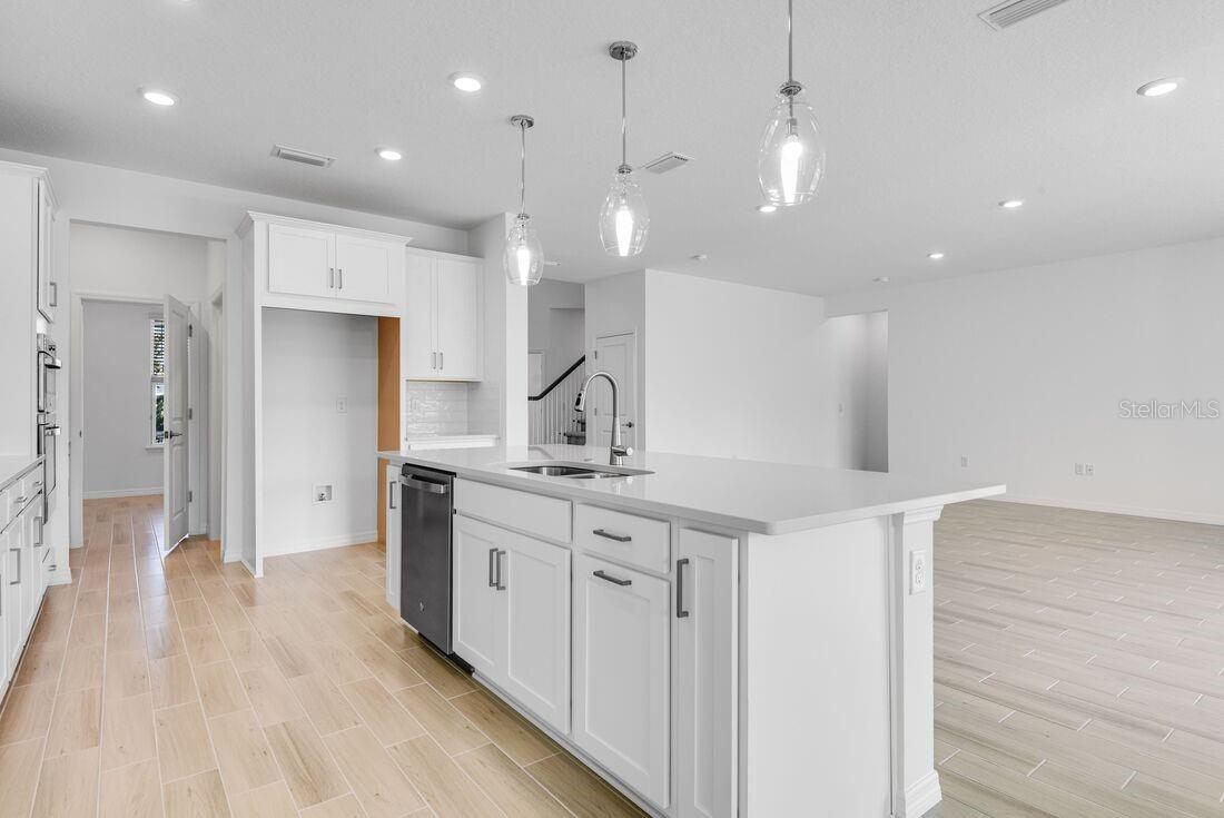 846 JUNONIA BOULEVARD