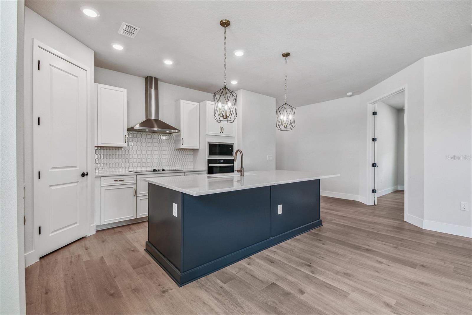 10657 CRESCENT CREEK CROSSING