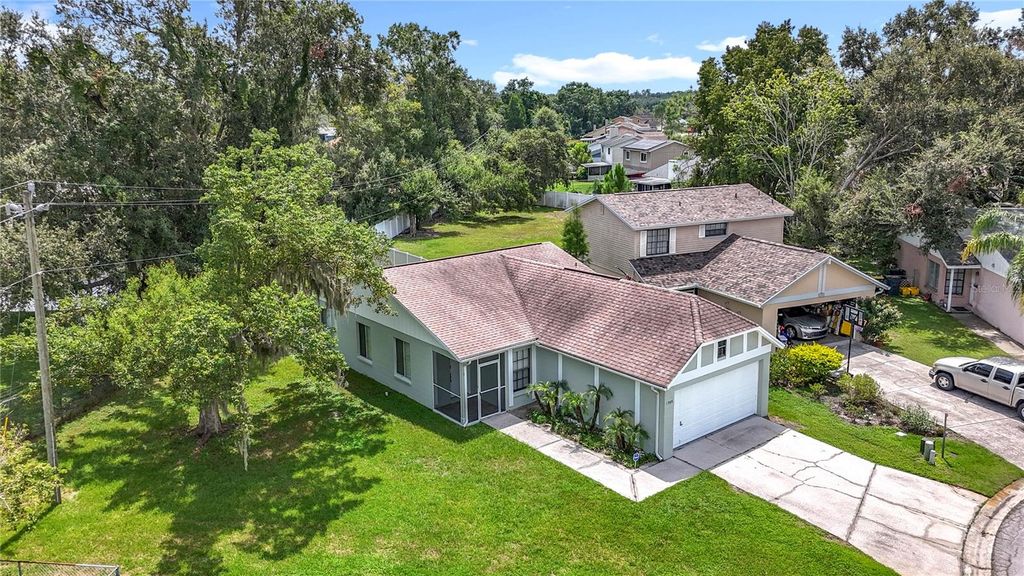 Photo of 1305 Bramblewood Drive, Lakeland, FL 33811 (MLS # L4955568)