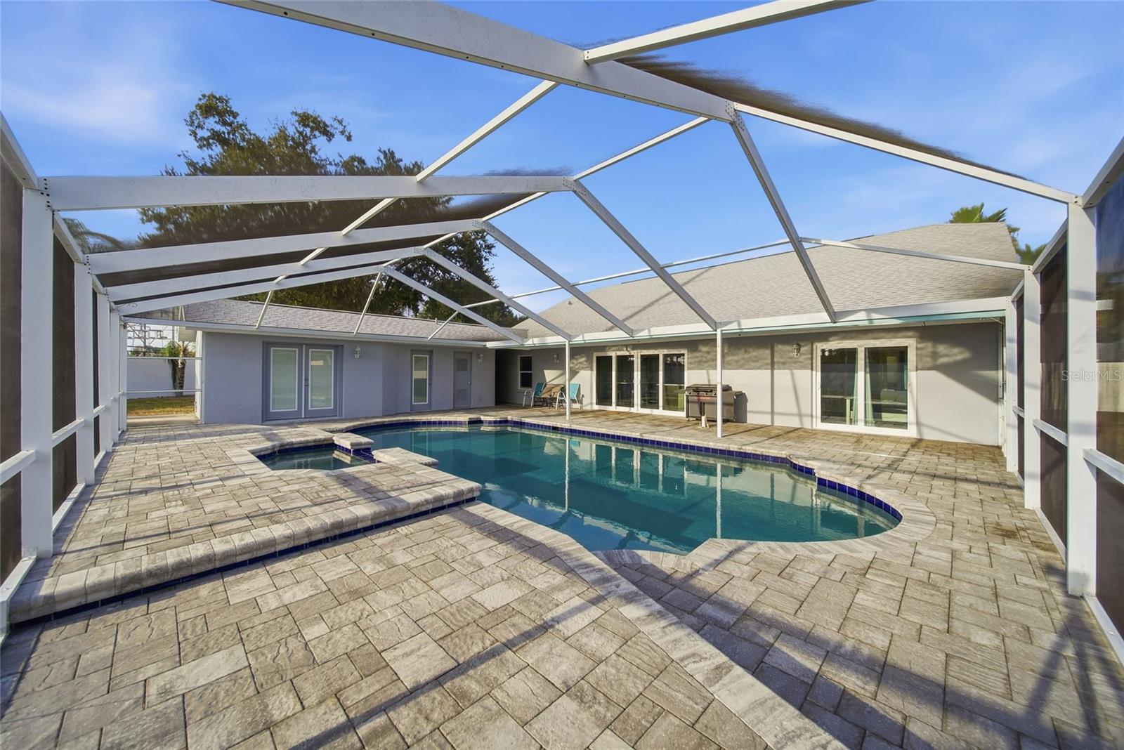 2SG | RIVERGLEN UNIT 2 - Residential