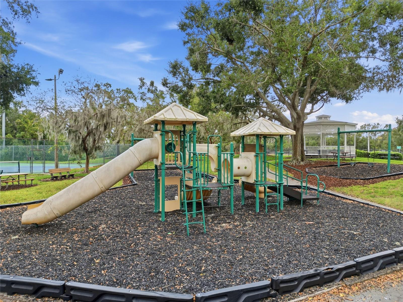 2SG | RIVERGLEN UNIT 2 - Residential