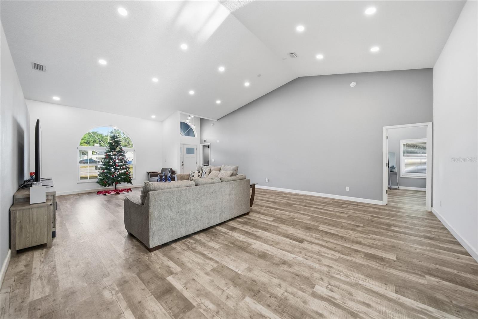 2SG | RIVERGLEN UNIT 2 - Residential