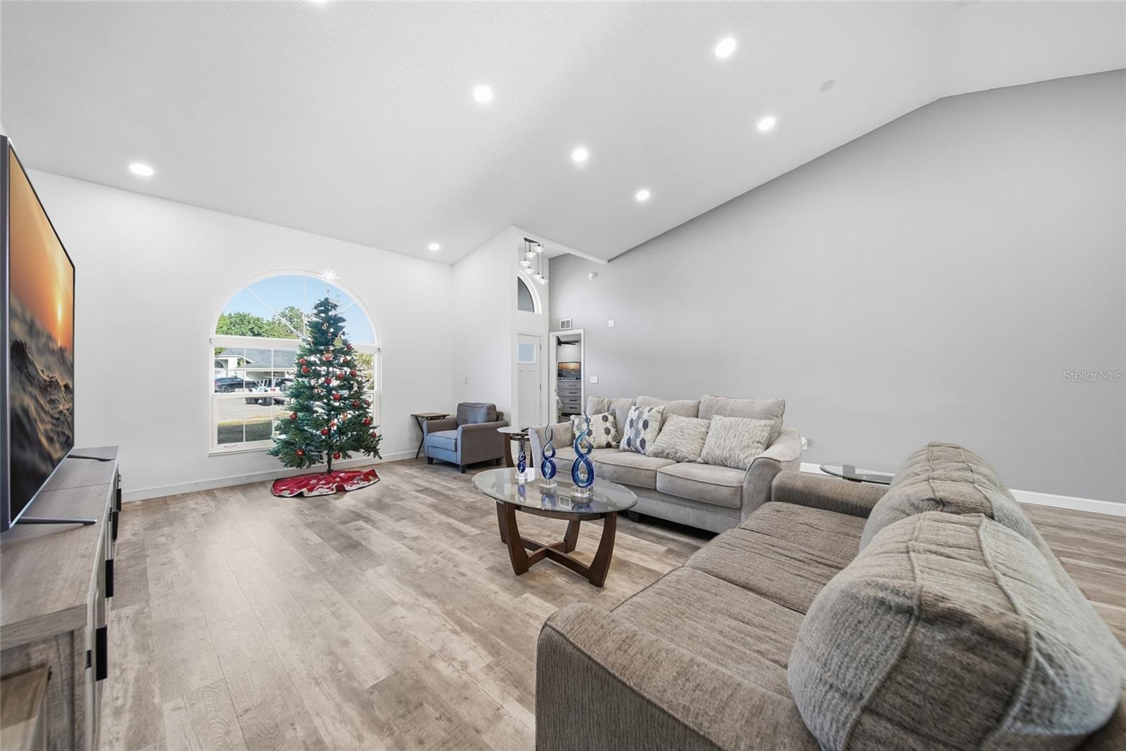 2SG | RIVERGLEN UNIT 2 - Residential