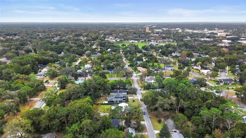 A home in DELAND