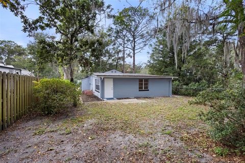 A home in DELAND