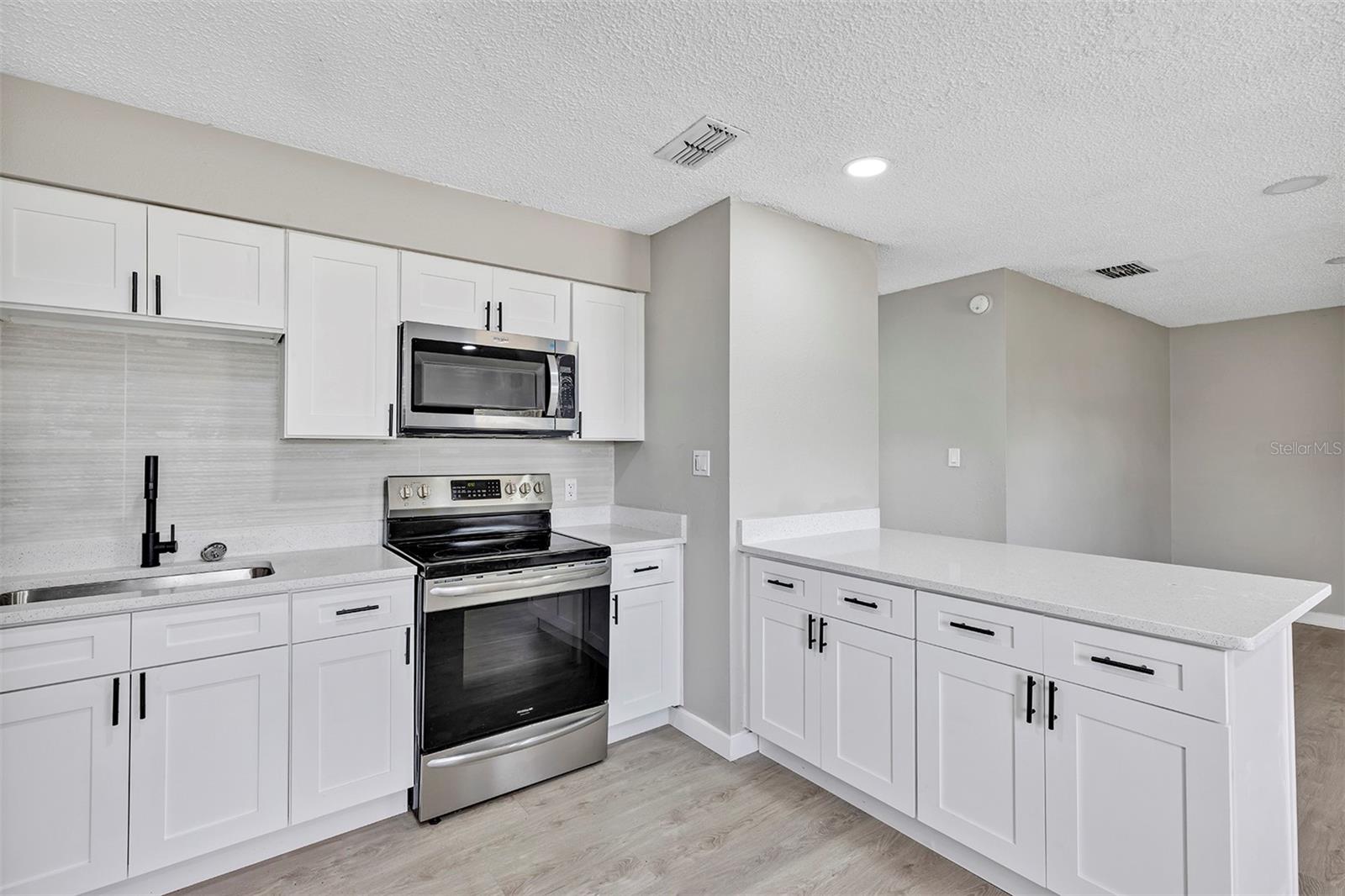 SEMINOLE LAKE ESTATES - Residential Lease
