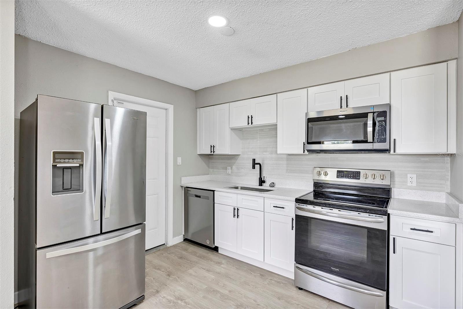 SEMINOLE LAKE ESTATES - Residential Lease