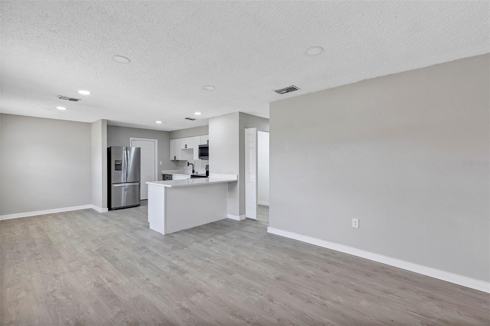 SEMINOLE LAKE ESTATES - Residential Lease