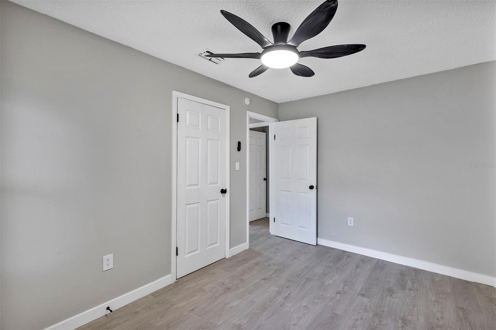 SEMINOLE LAKE ESTATES - Residential Lease