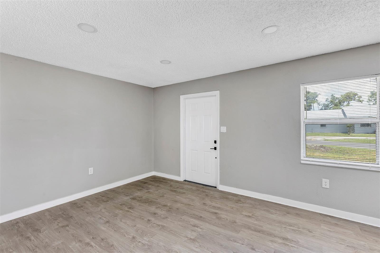 SEMINOLE LAKE ESTATES - Residential Lease