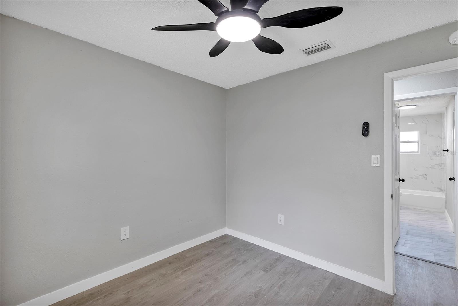 SEMINOLE LAKE ESTATES - Residential Lease