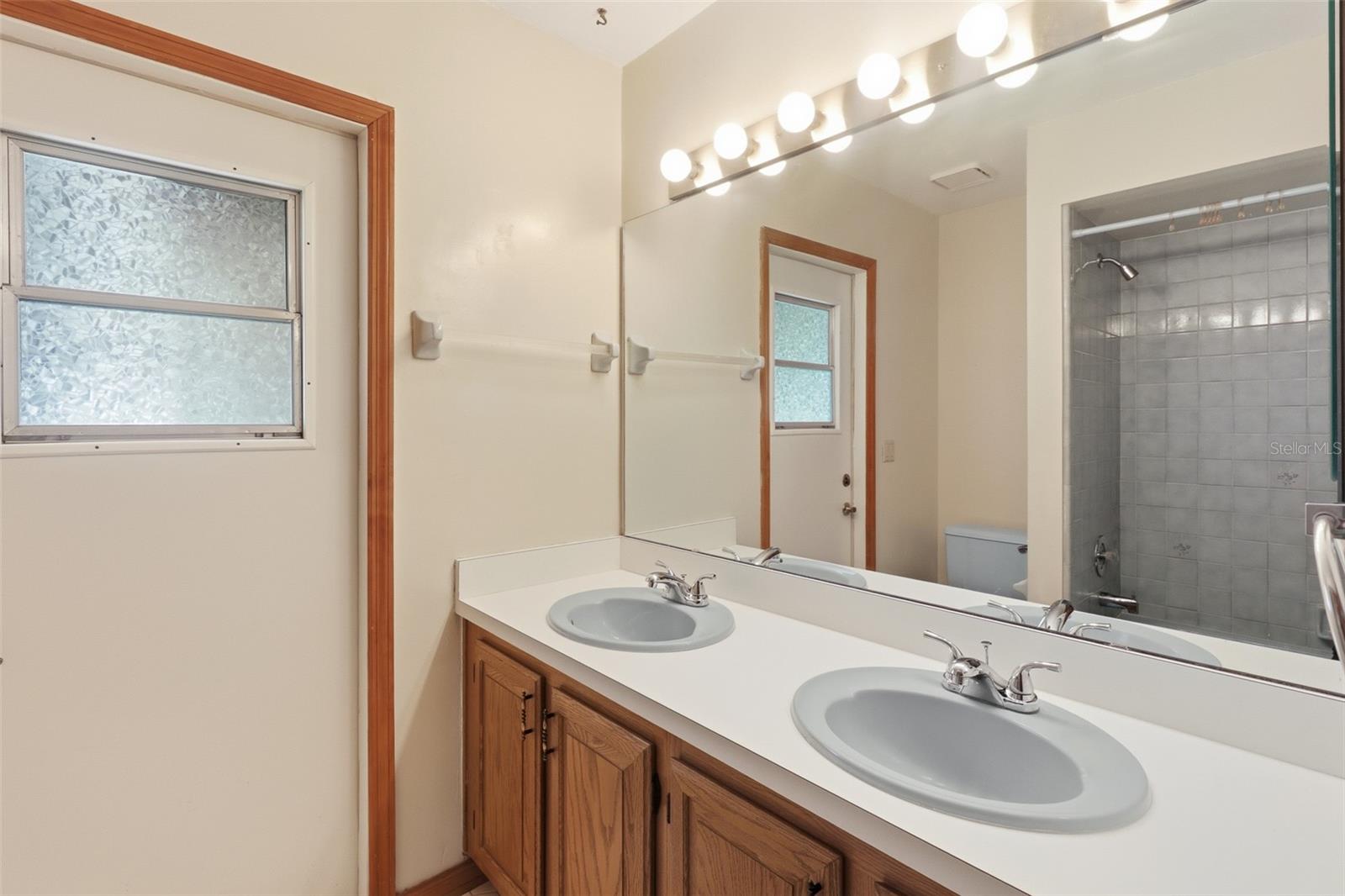 GLEN ABBEY - Residential
