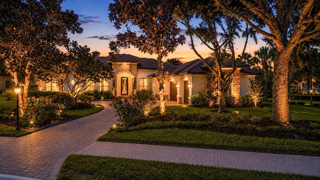 Photo of 9261 Mcdaniel Lane, Sarasota, FL 34240 (MLS # A4697693)