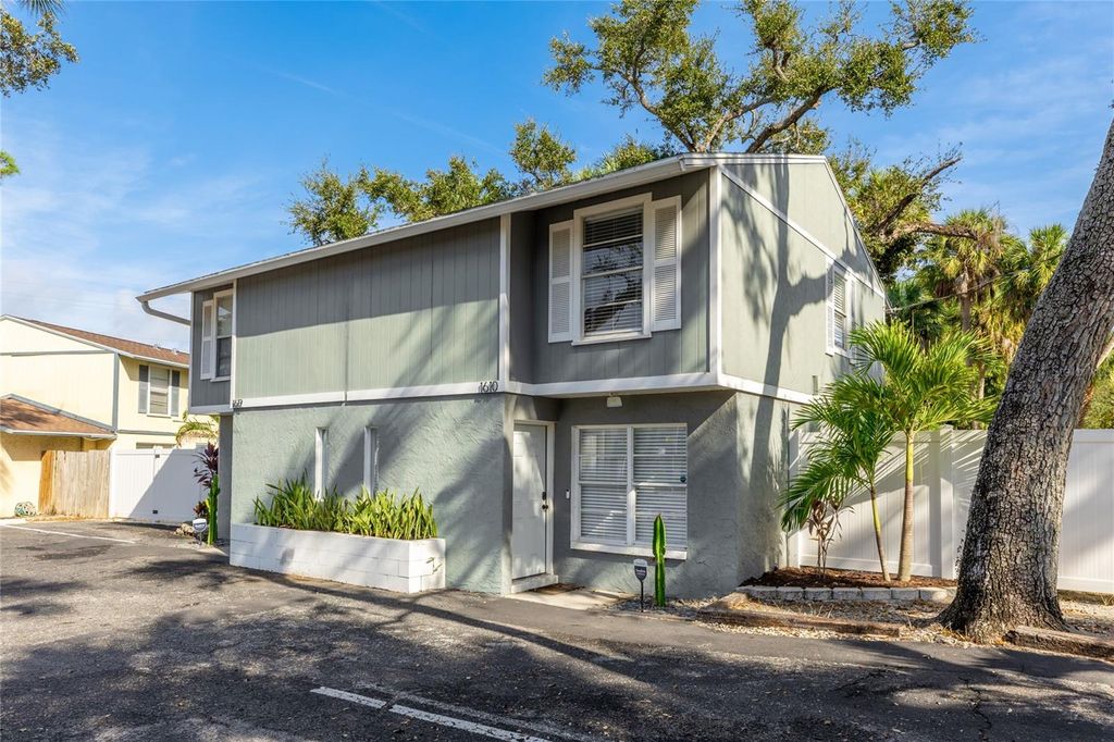 Photo of 1610 Orange Avenue, Sarasota, FL 34236 (MLS # A4673957)