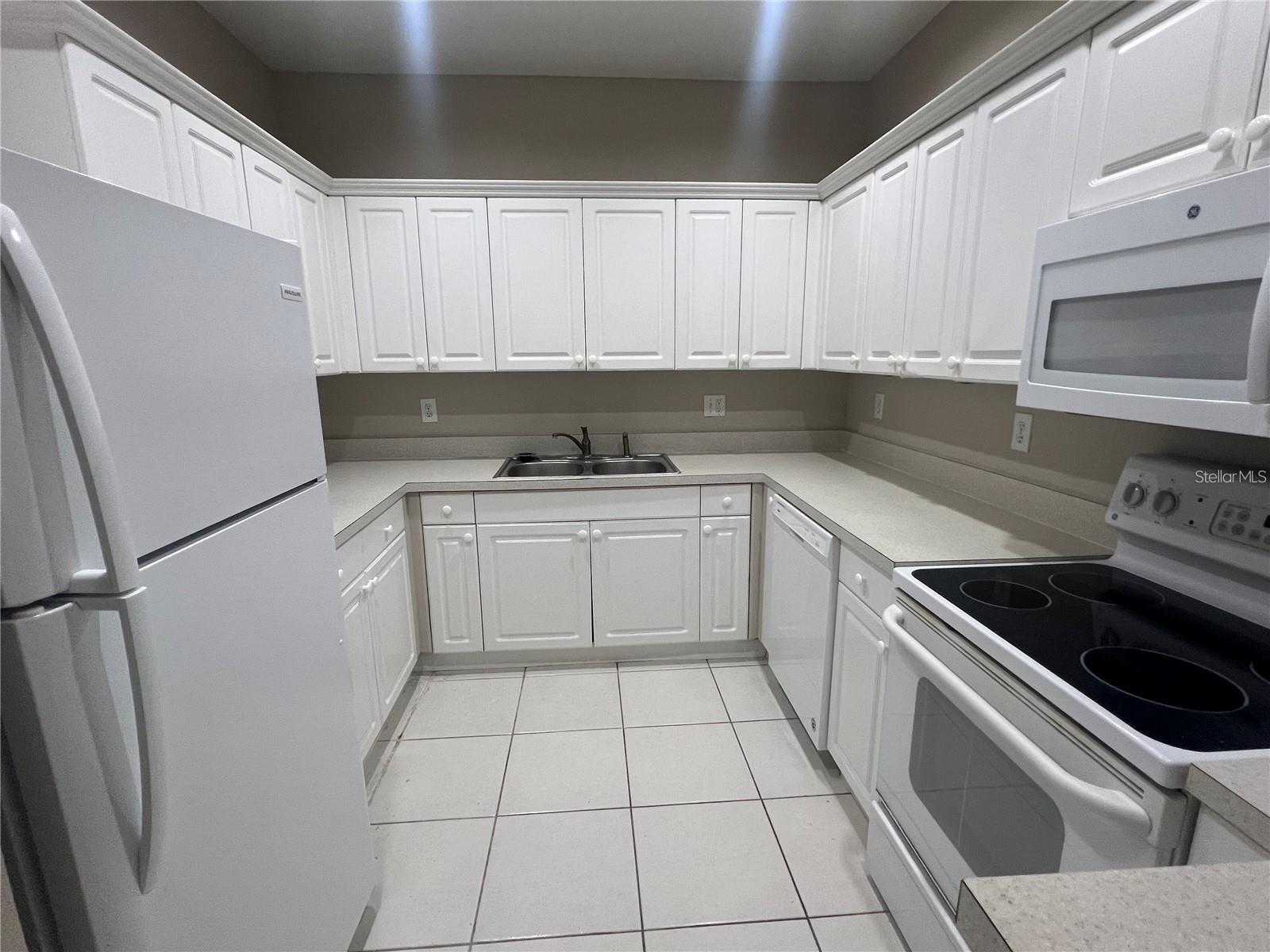 MEDITERRANEA - Residential Lease