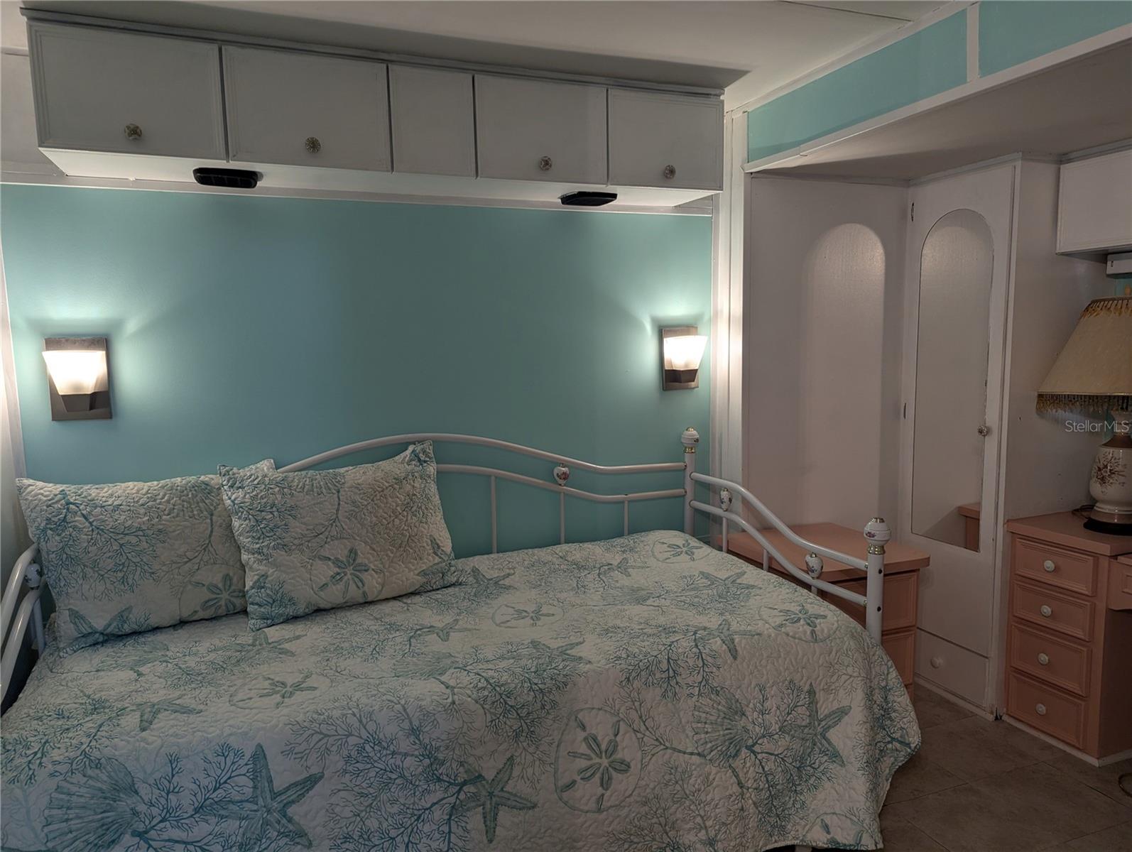 SADDLEBAG LAKE - Residential