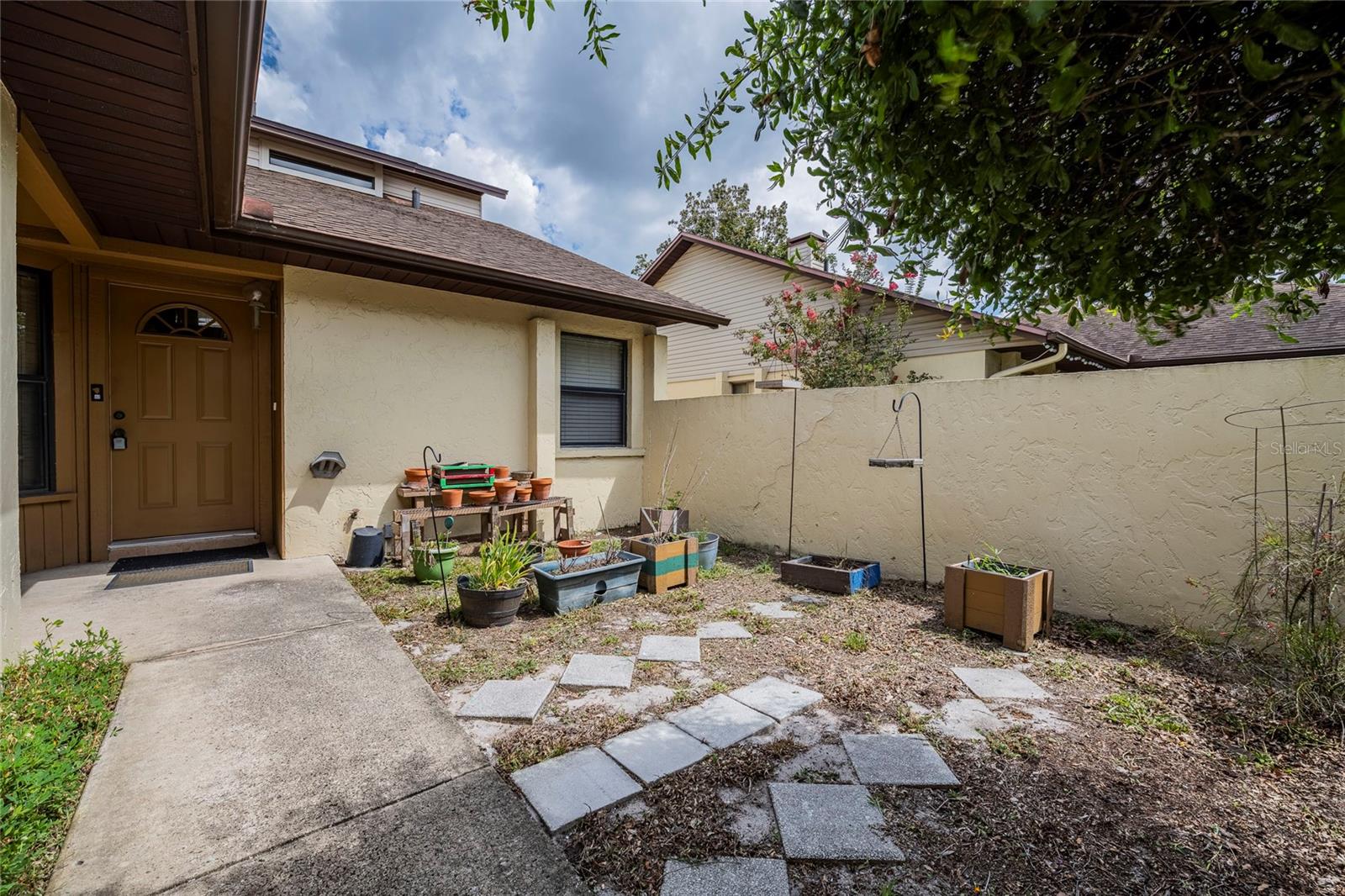 925 FENTON LANE 9