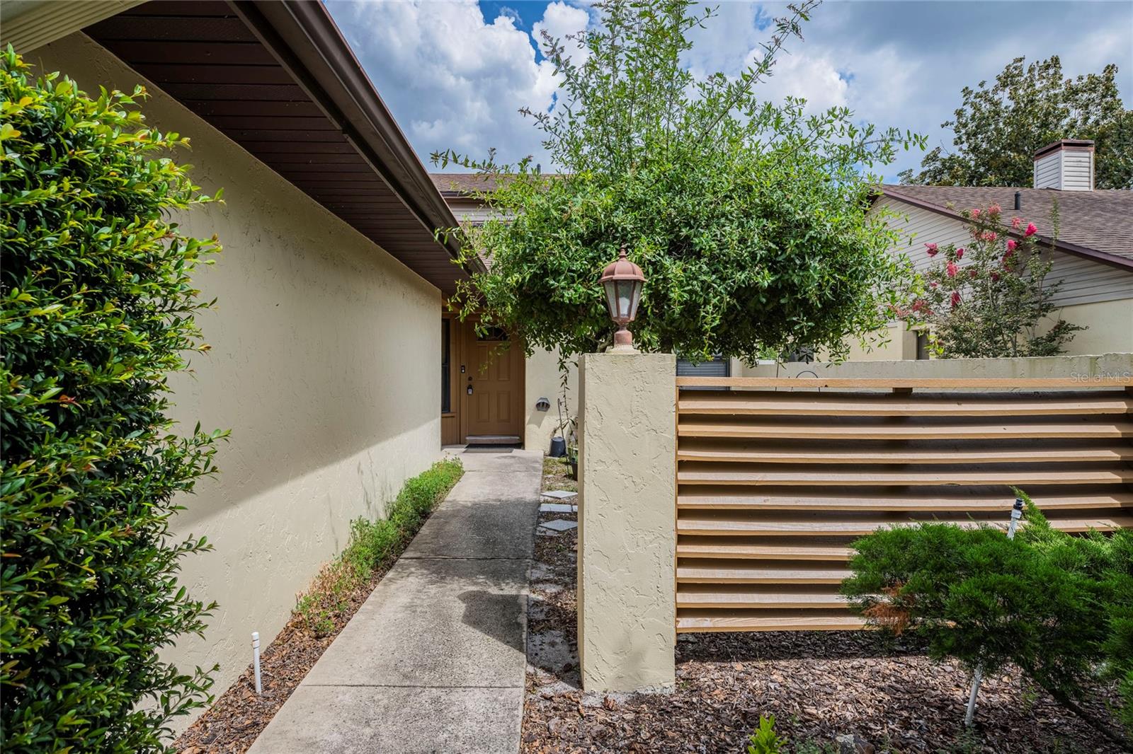 925 FENTON LANE 9