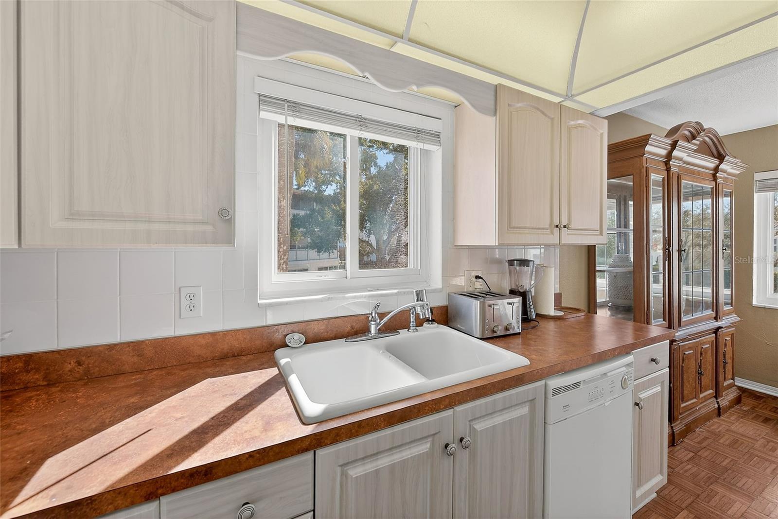 SEMINOLE GARDEN APTS - Residential