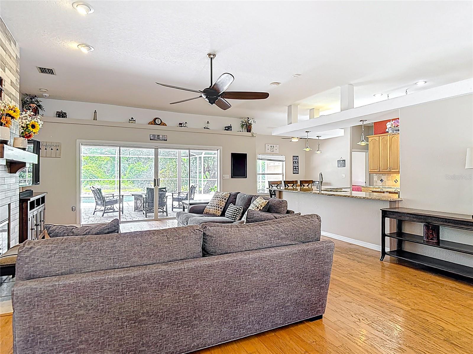 3001 REGAL OAKS BOULEVARD