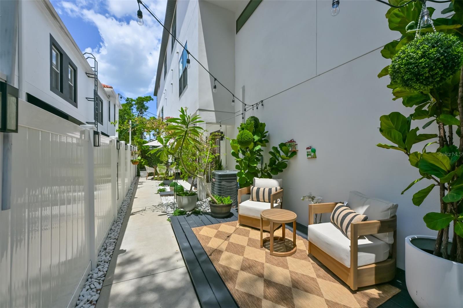 SOHO TOWNHOMESS SUB - Residential