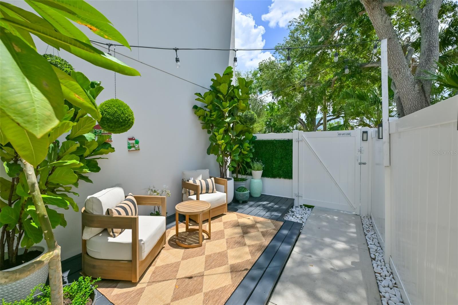 SOHO TOWNHOMESS SUB - Residential