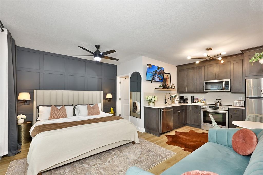 Photo of 405 S Westland Avenue #4, Tampa, FL 33606 (MLS # TB8511253)