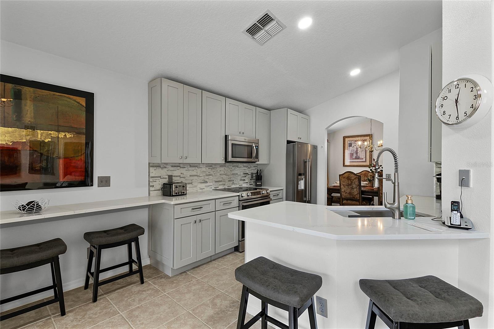 8614 LA ISLA DRIVE