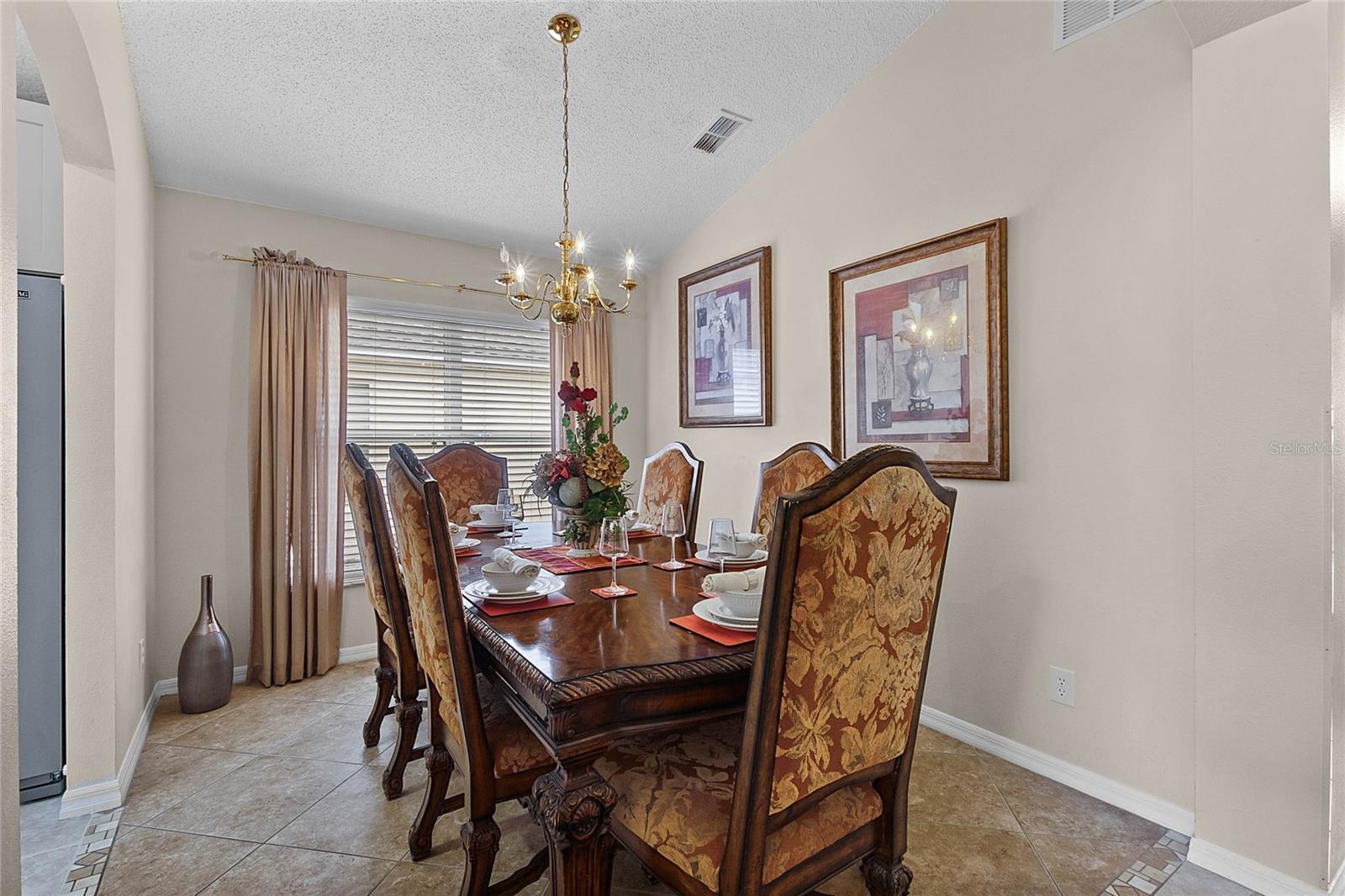 8614 LA ISLA DRIVE