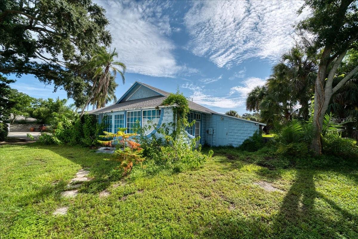 DUNEDIN TOWN OF - Commercial Sale