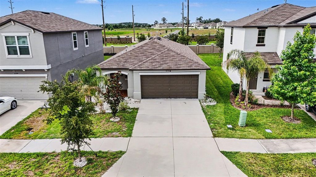 Photo of 31536 Barrel Wave Way, Wesley Chapel, FL 33545 (MLS # TB8512046)