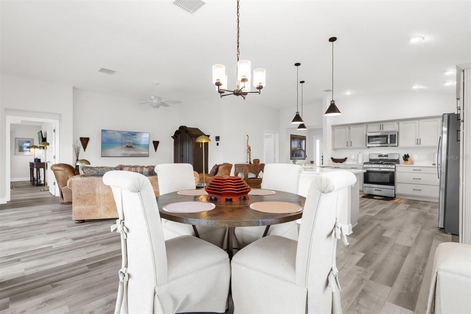 VILLAGES/WEST LAKE UN 56 - Residential