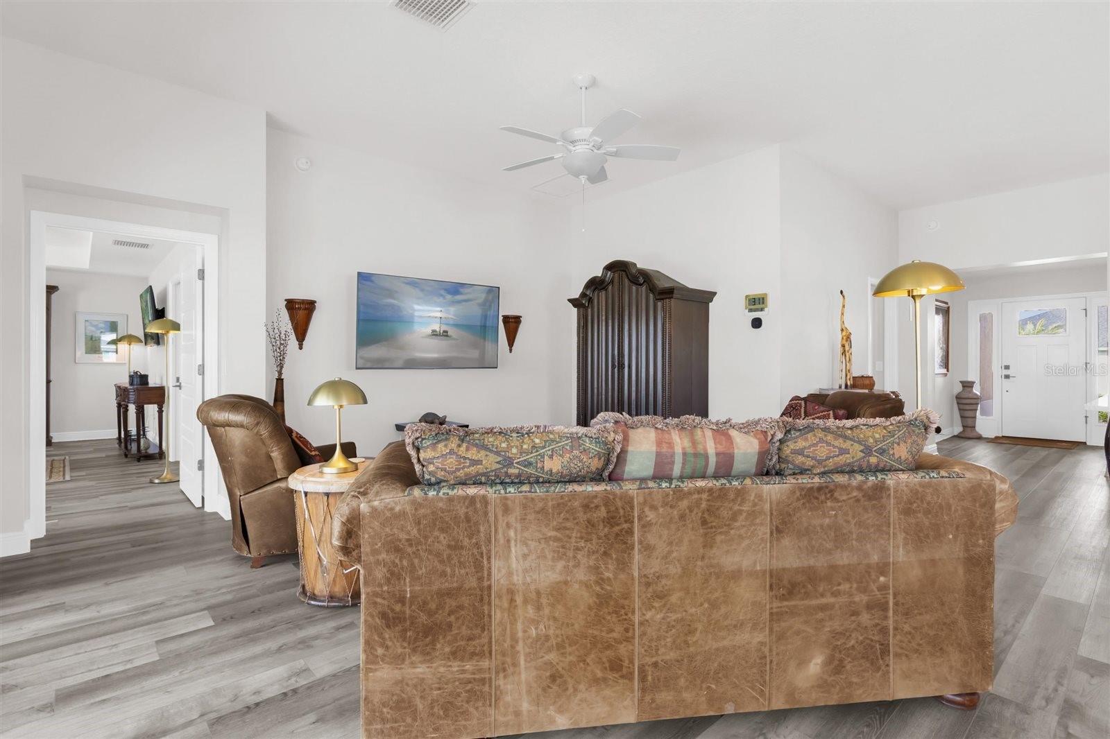 VILLAGES/WEST LAKE UN 56 - Residential